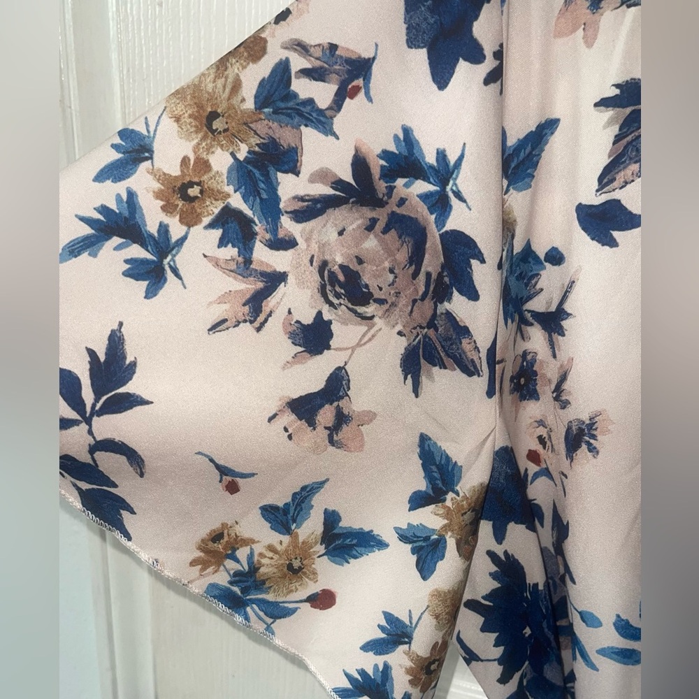 SHEIN Blue and Tan Floral Romper with Flutter Sleeves in Size XL - Picture 5 of 12